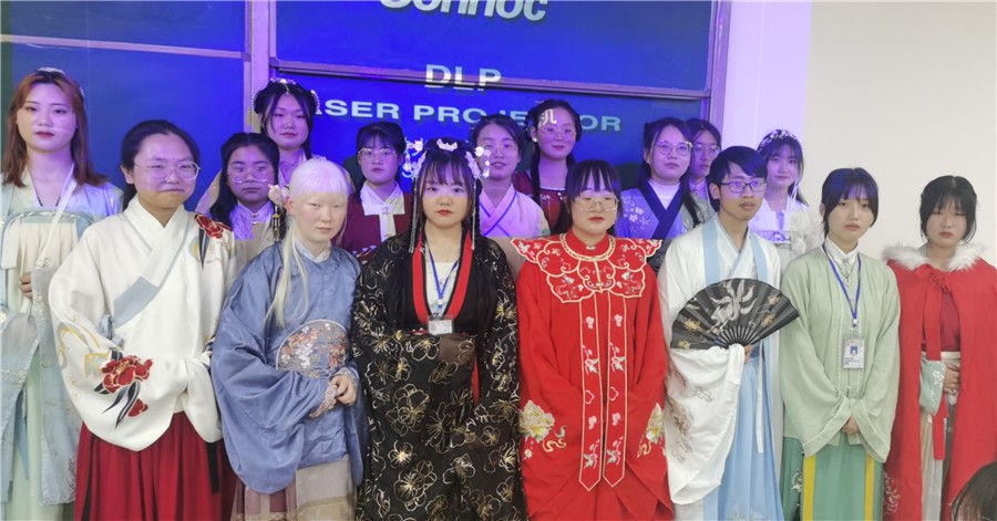 1617677207060014529.jpg 4.jpg